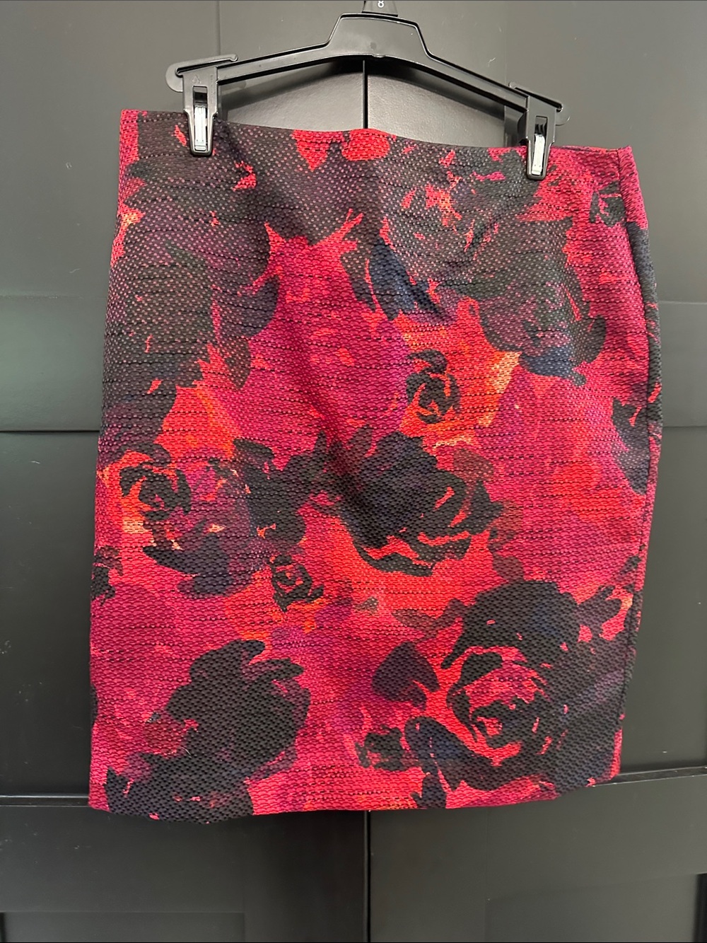 Ann Taylor Black and Red Floral Jacquard Pencil Skirt